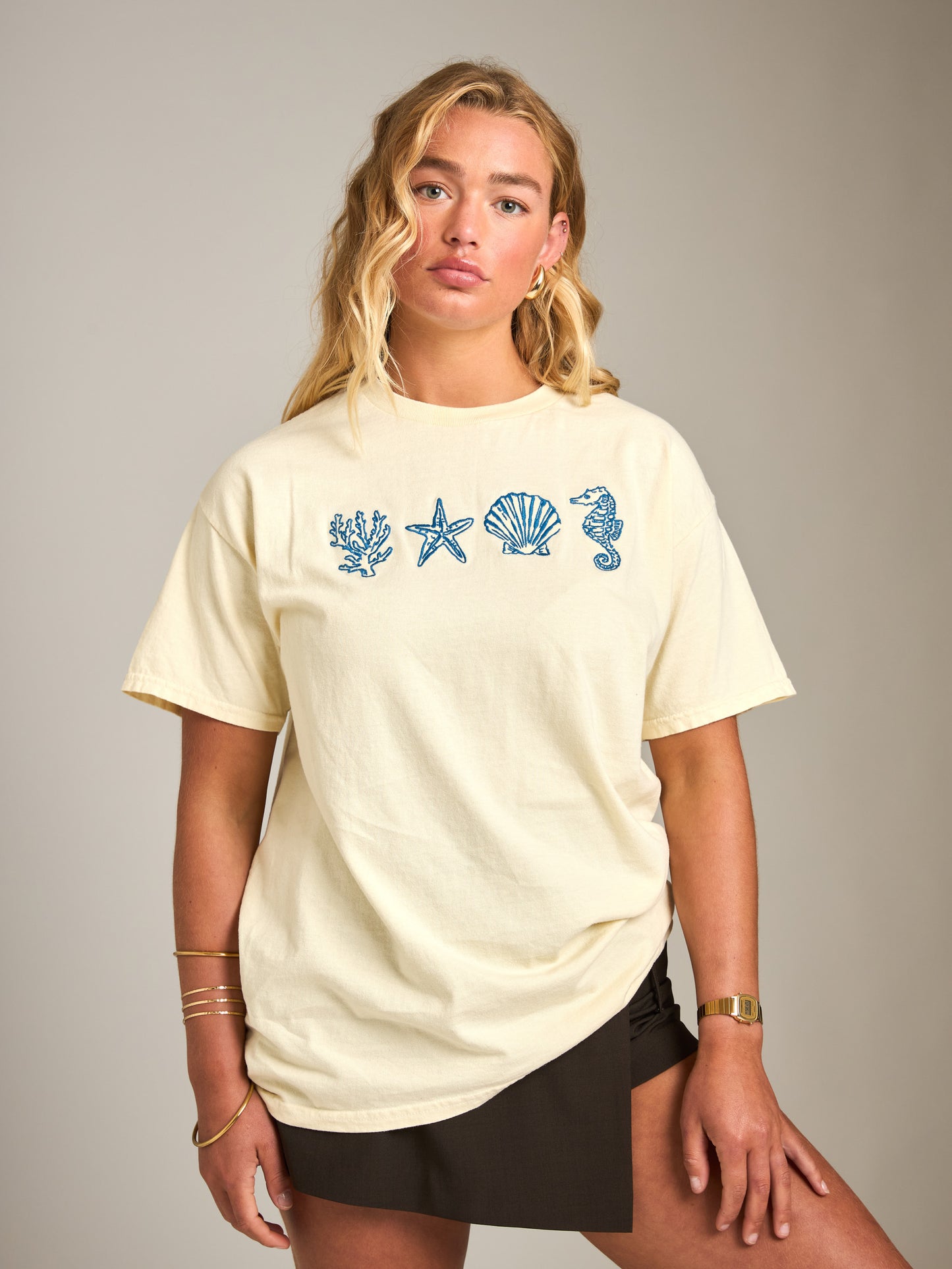 SWEET CLAIRE - Shell Embroidery Tee -
