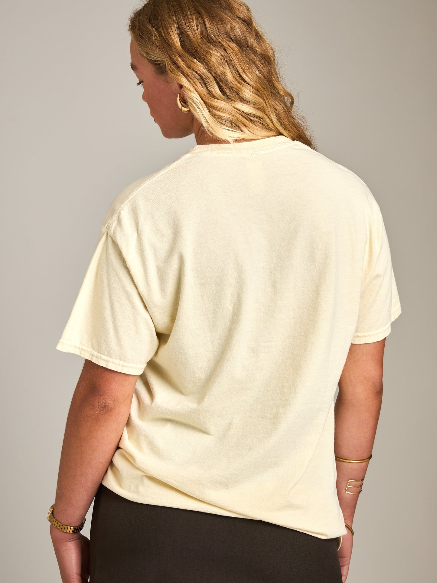 SWEET CLAIRE - Shell Embroidery Tee -