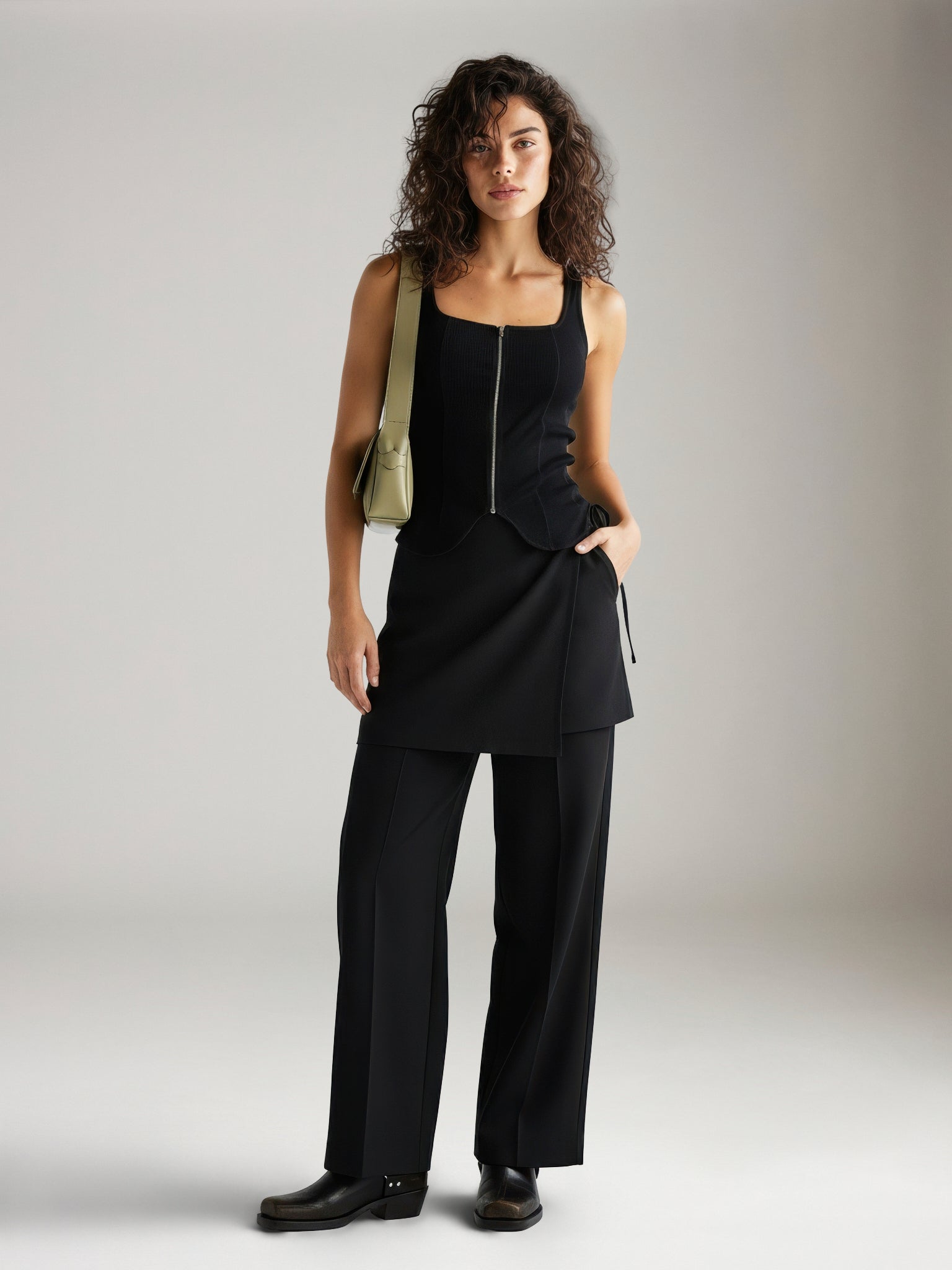 LOVEFINN - Sculpt Top with Zip -