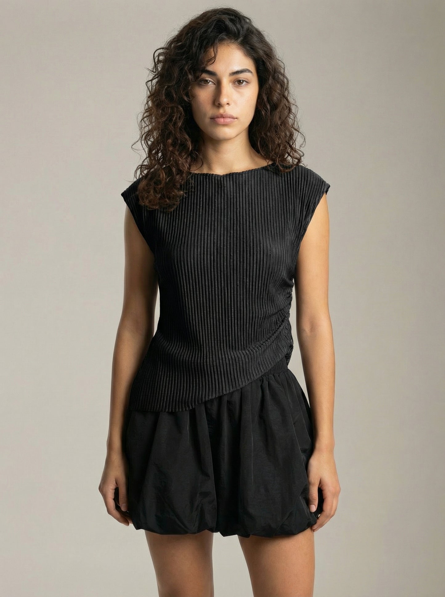 LOVEFINN - Asymmetrical Shell Top -