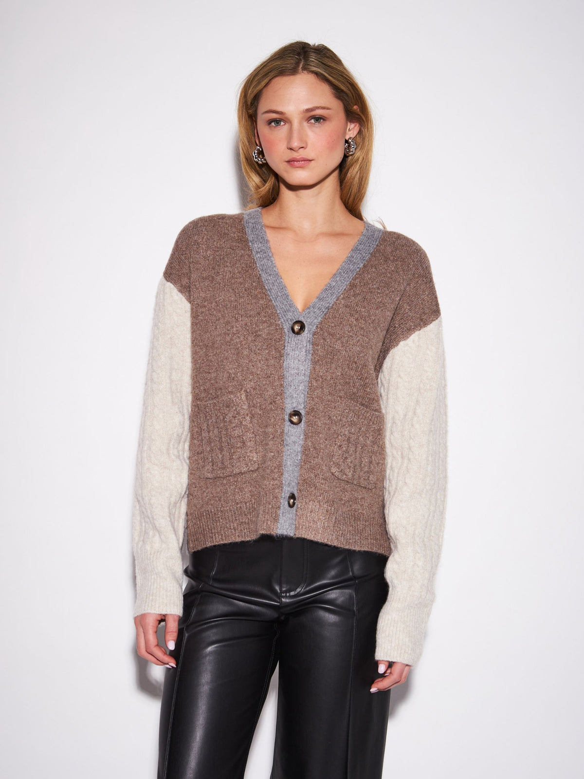 JOHN & JENN - Harlow Colour Block V-neck Cardigan -