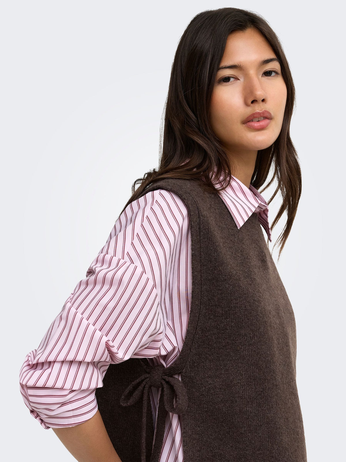 Beate Crewneck Bow Vest