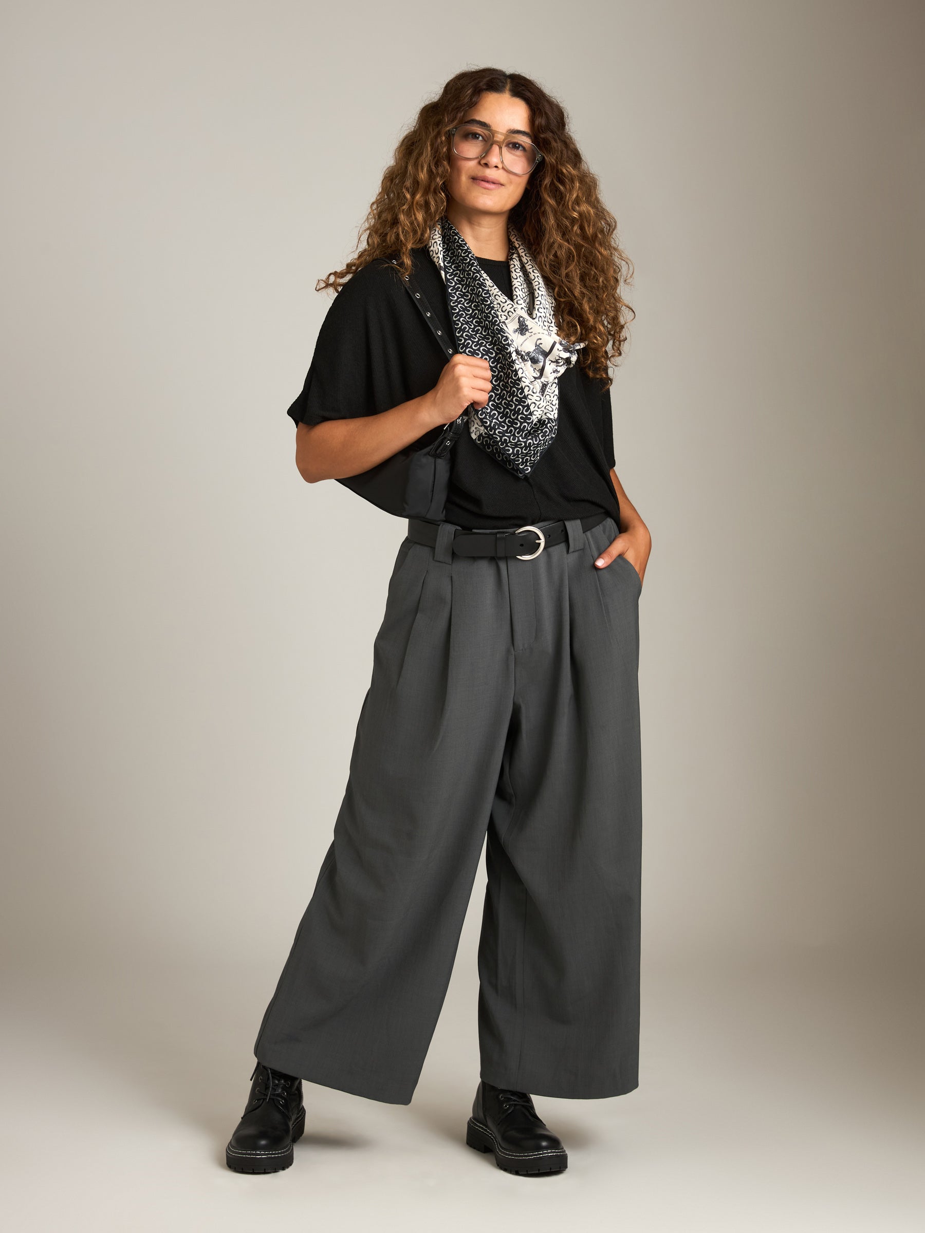 LOVEFINN - Seamed Cocoon Top - Black