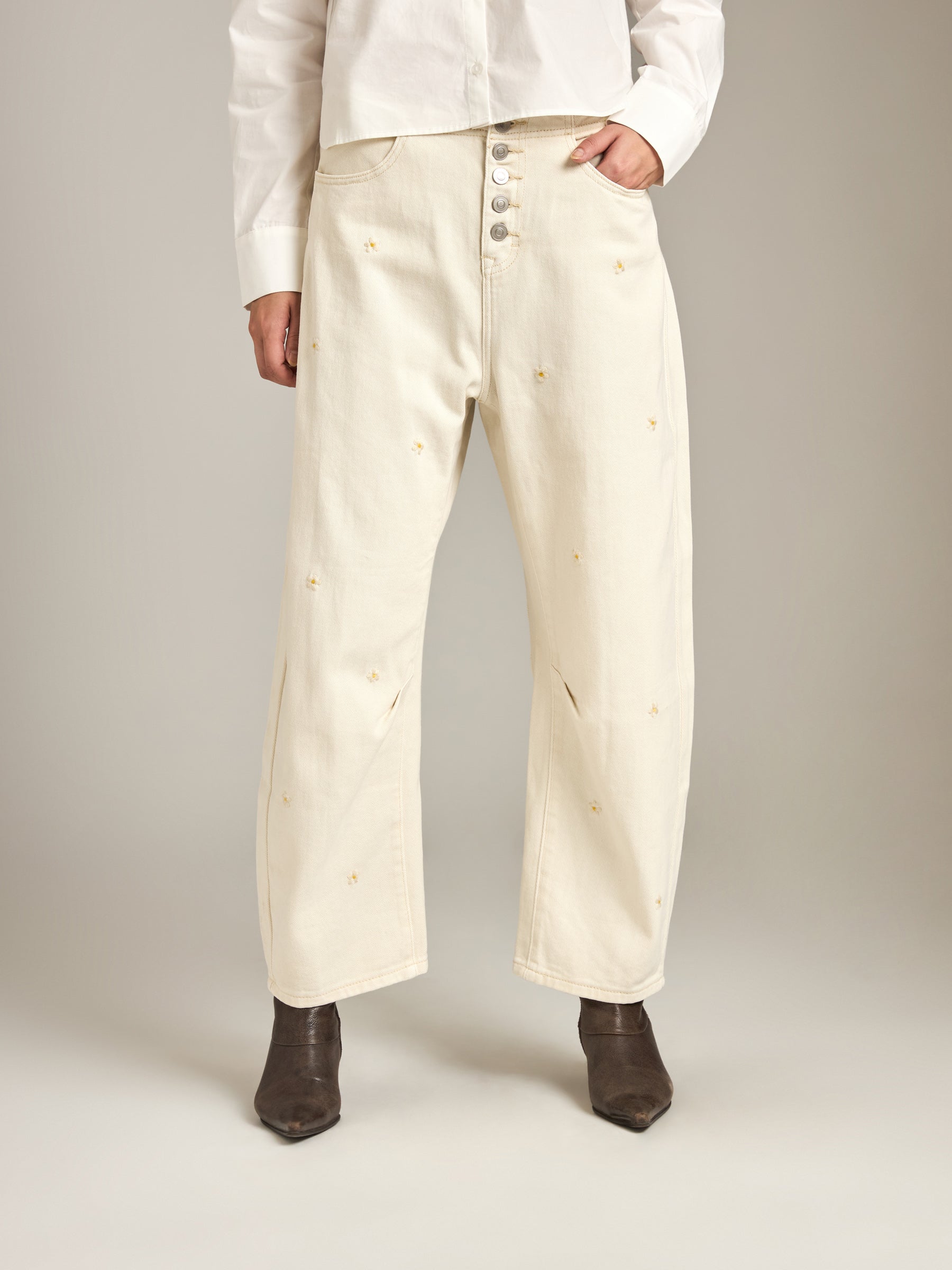 LOVEFINN - Flower Embroidery Pants - 