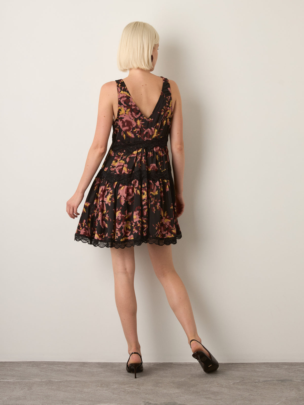 LOVEFINN - Floral Lace Dress - 
