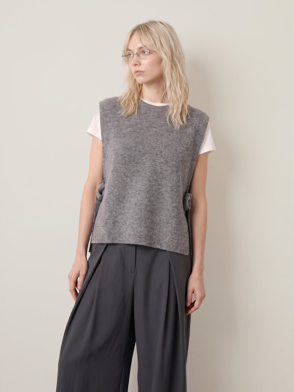 Beate Crewneck Bow Vest