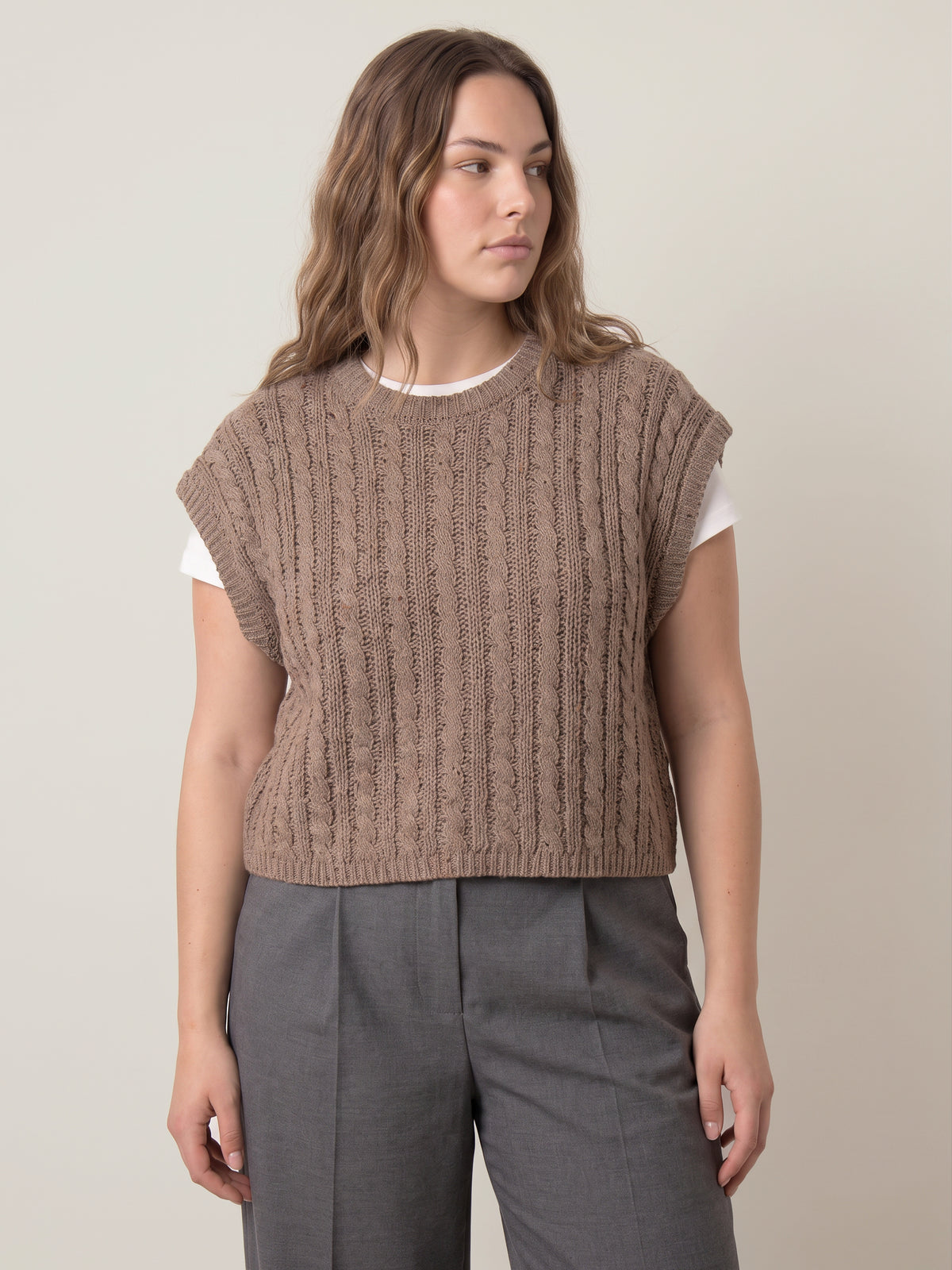 SADIE & SAGE - Effortless Cable Knit Sleeveless Sweater - 