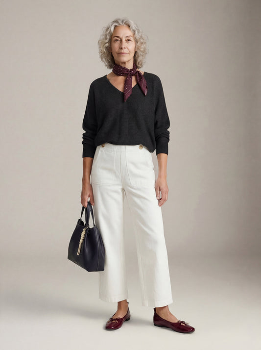 LOVEFINN - V-neck Longsleeve Top - Black