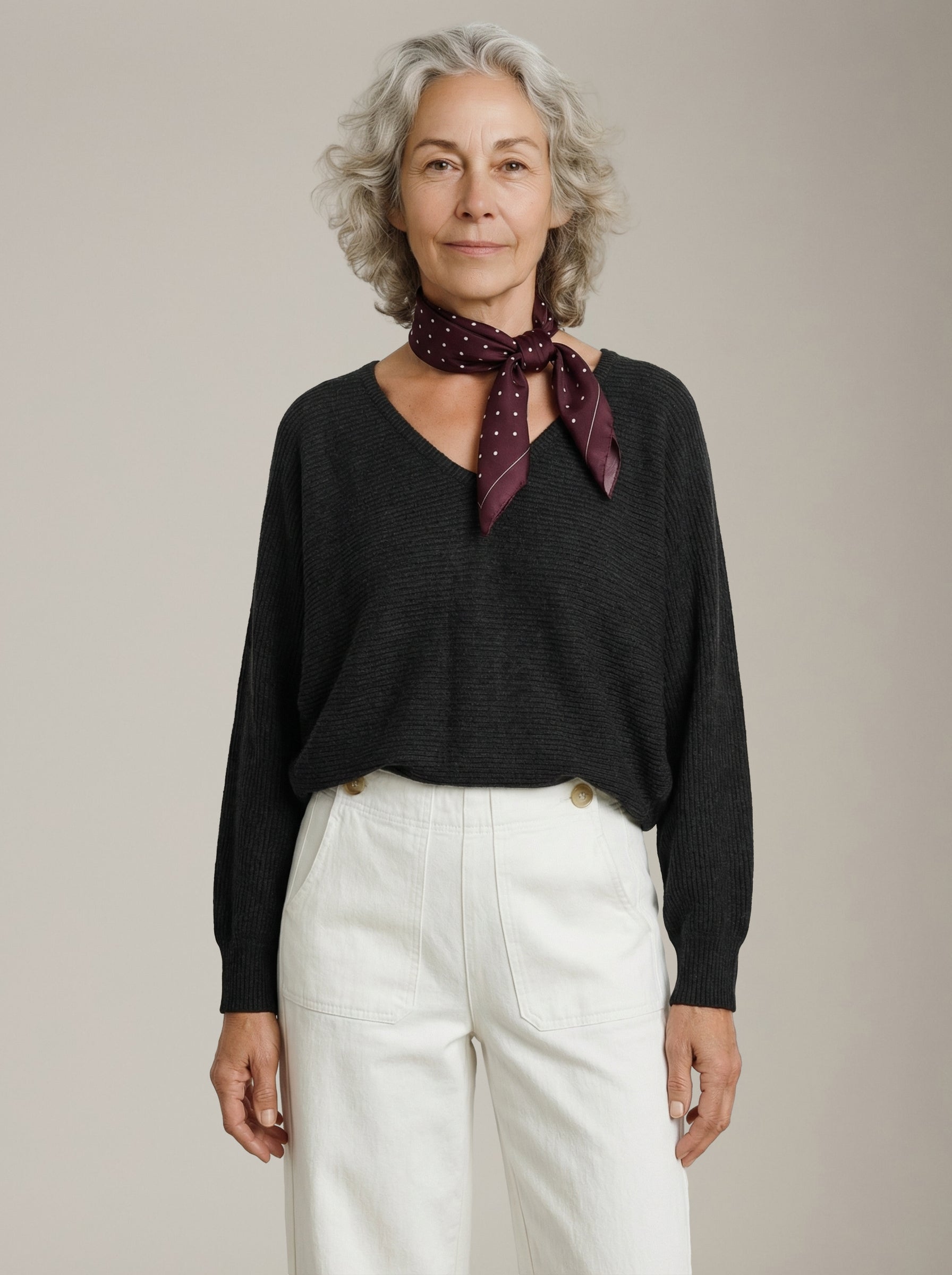 LOVEFINN - V-neck Longsleeve Top - 
