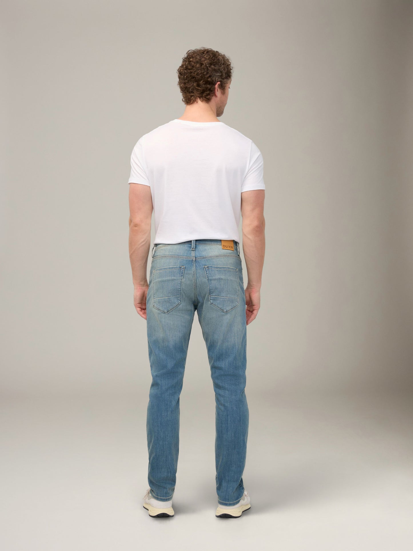 DUER - Performance Denim Relaxed Taper Jeans - 