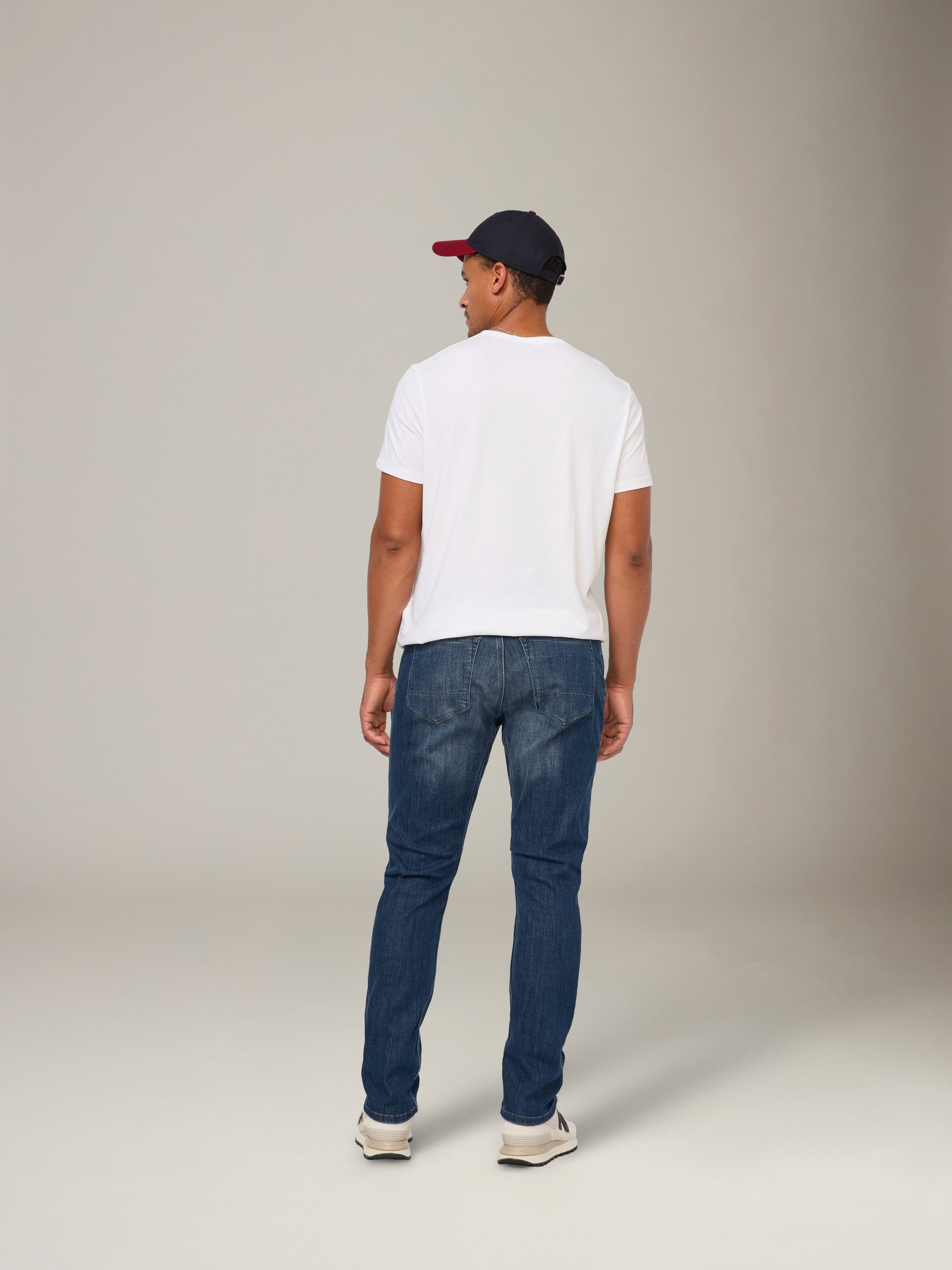 DUER - Performance Denim Relaxed Taper Jeans - 