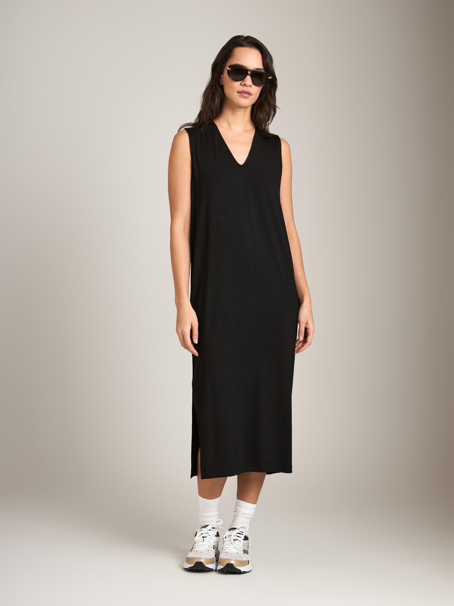 MONK & LOU - Drea Soft V-Neck Maxi Dress - 