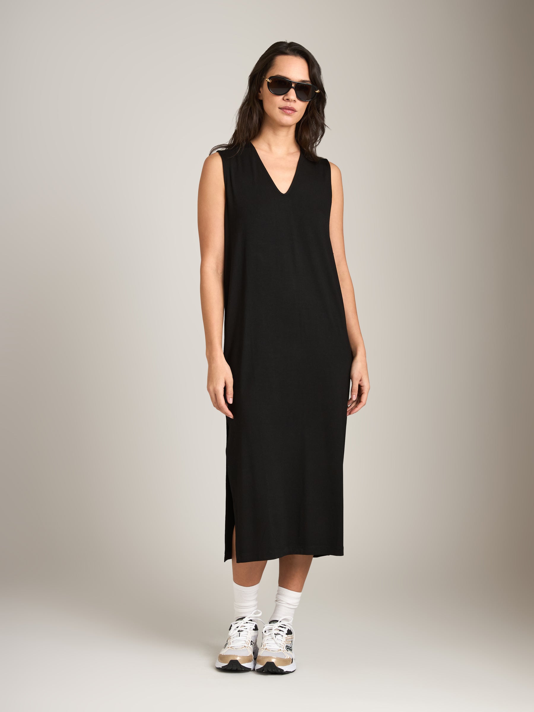 MONK & LOU - Drea Soft V-Neck Maxi Dress - 