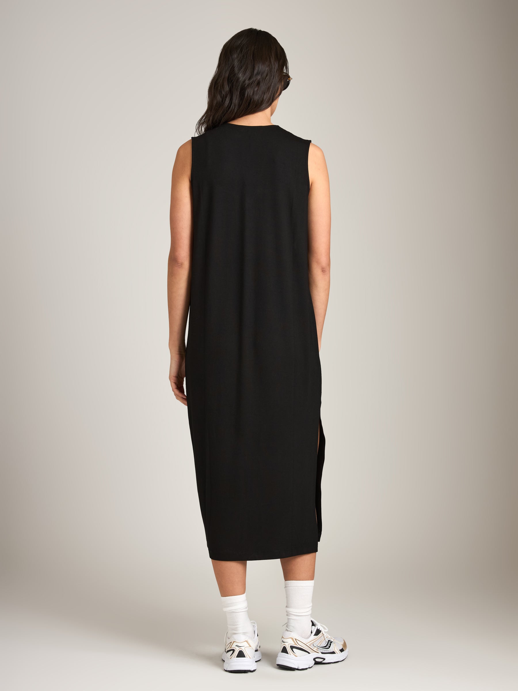 MONK & LOU - Drea Soft V-Neck Maxi Dress - 