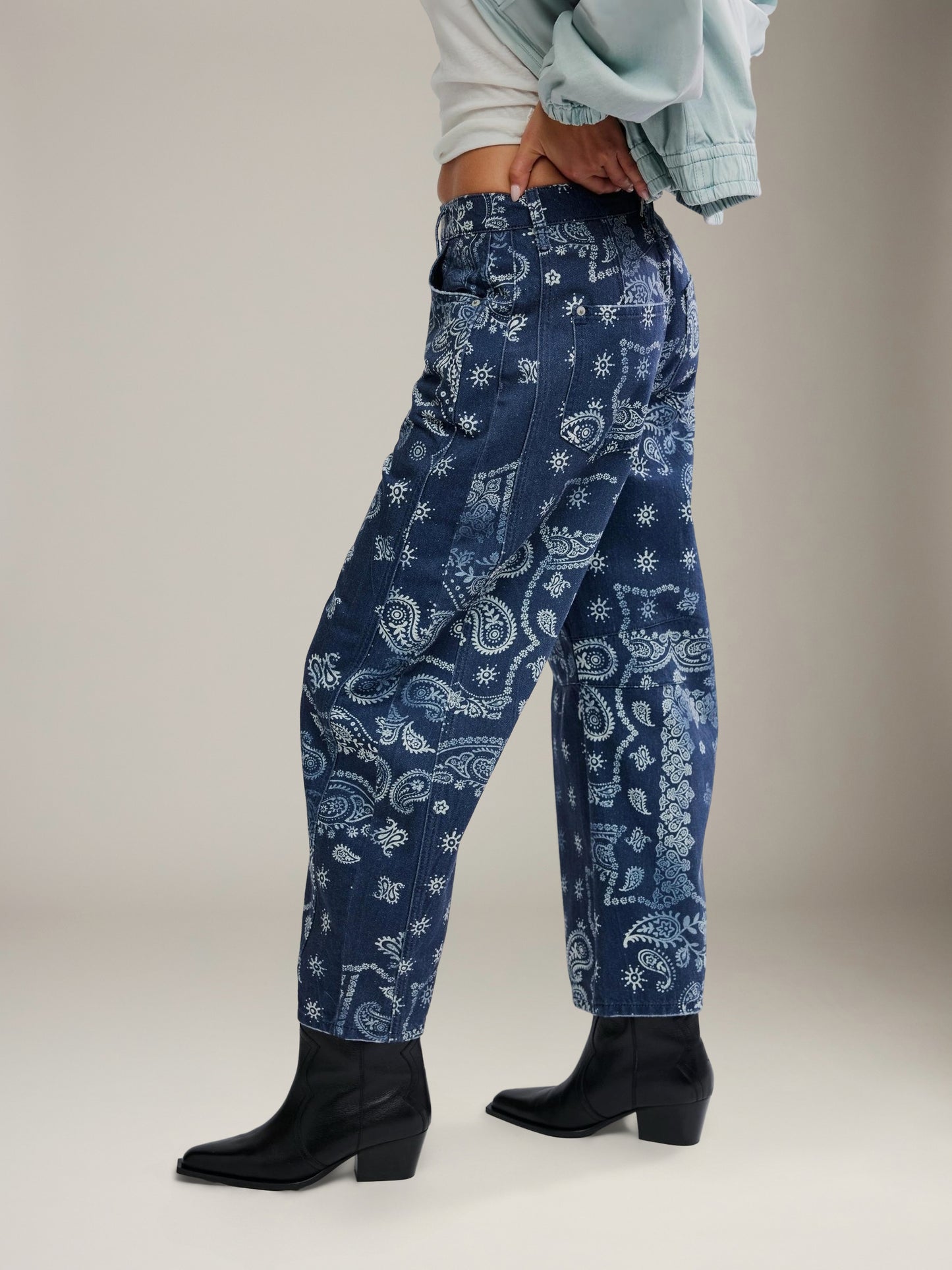 FREE PEOPLE - Good Luck Printed Barrel Jeans - 