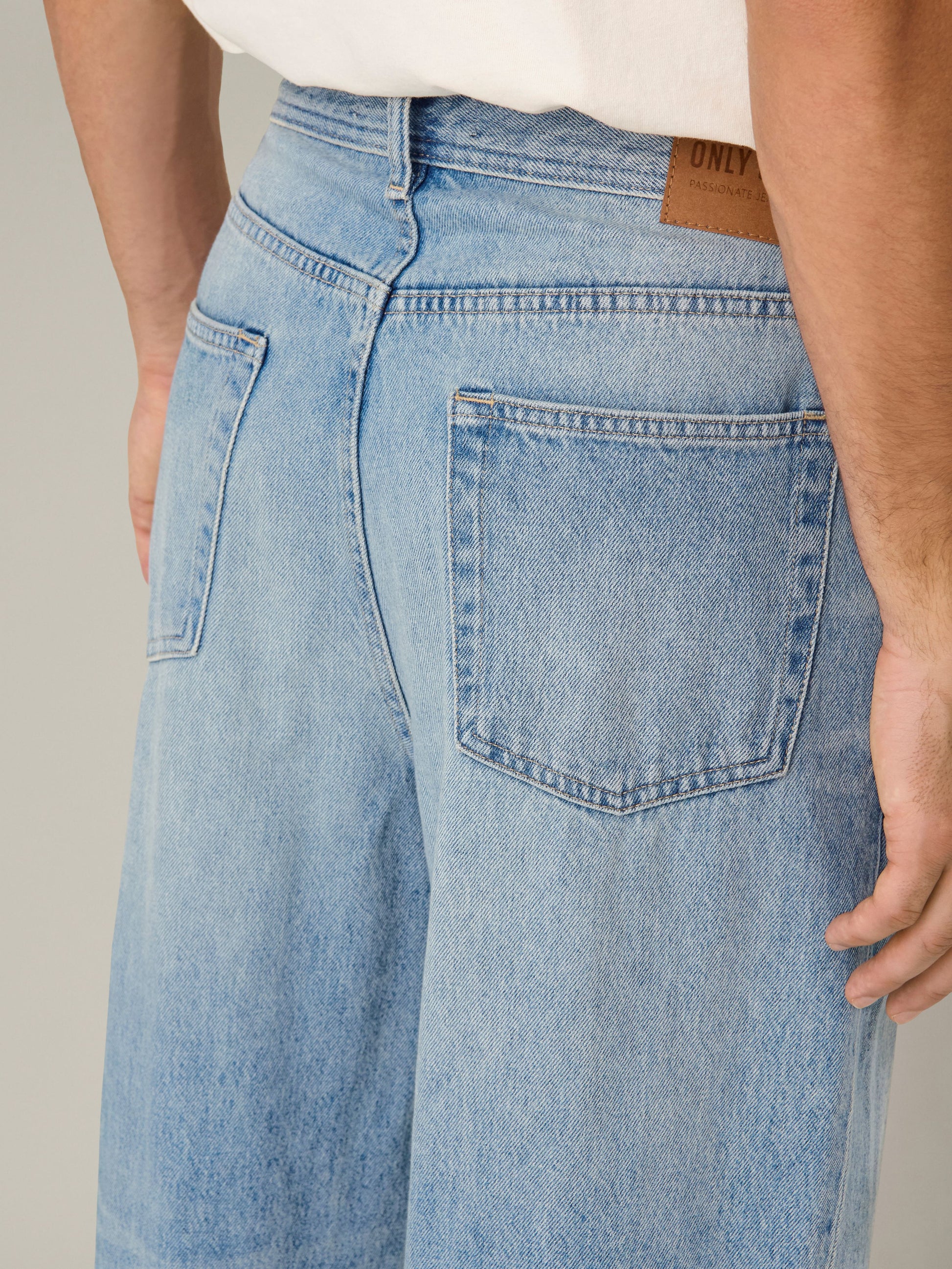 ONLY & SONS - Fade Loose Jeans - 