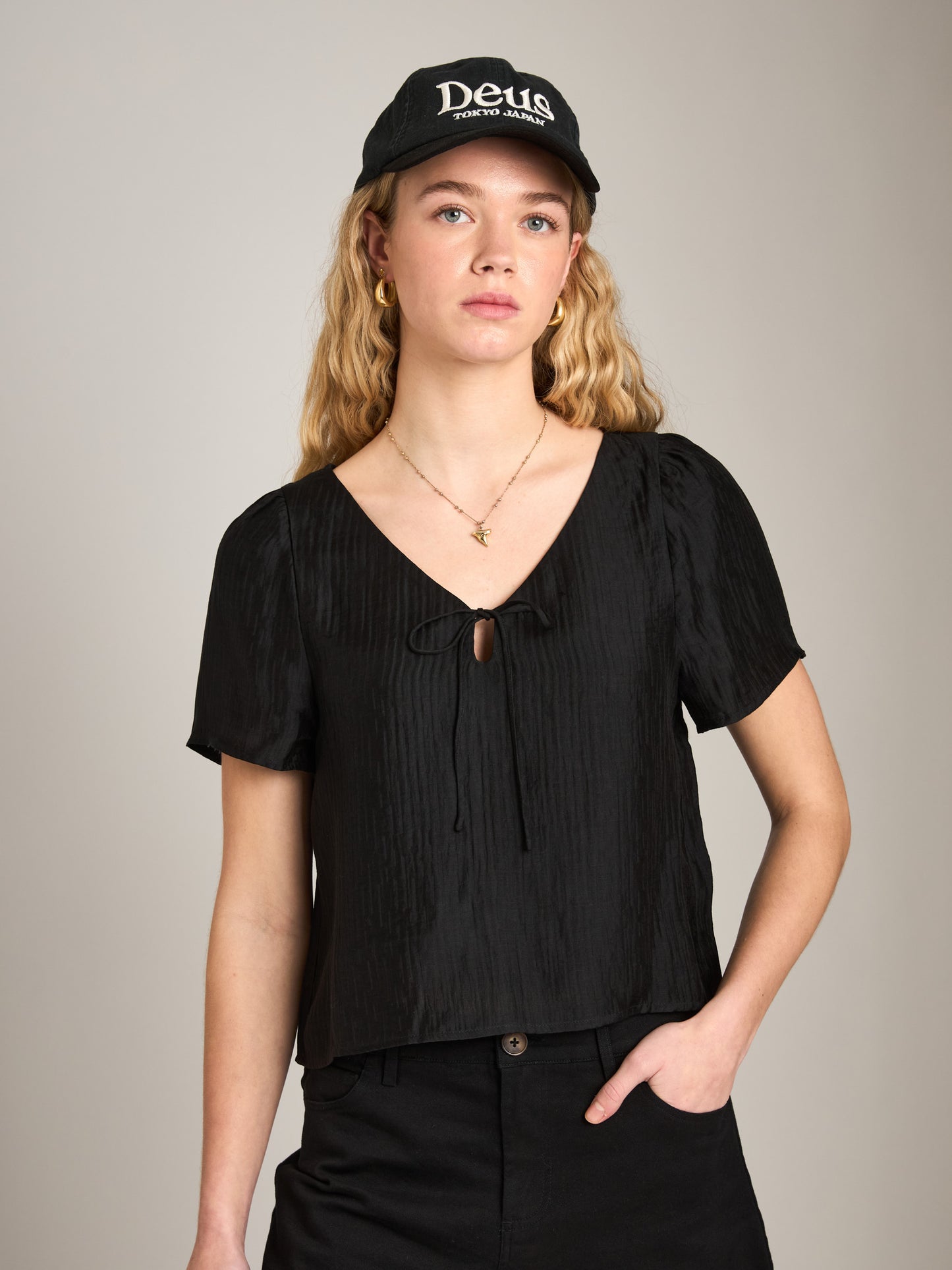 PROPAGANDA - Mello Tie Peephole Top - 