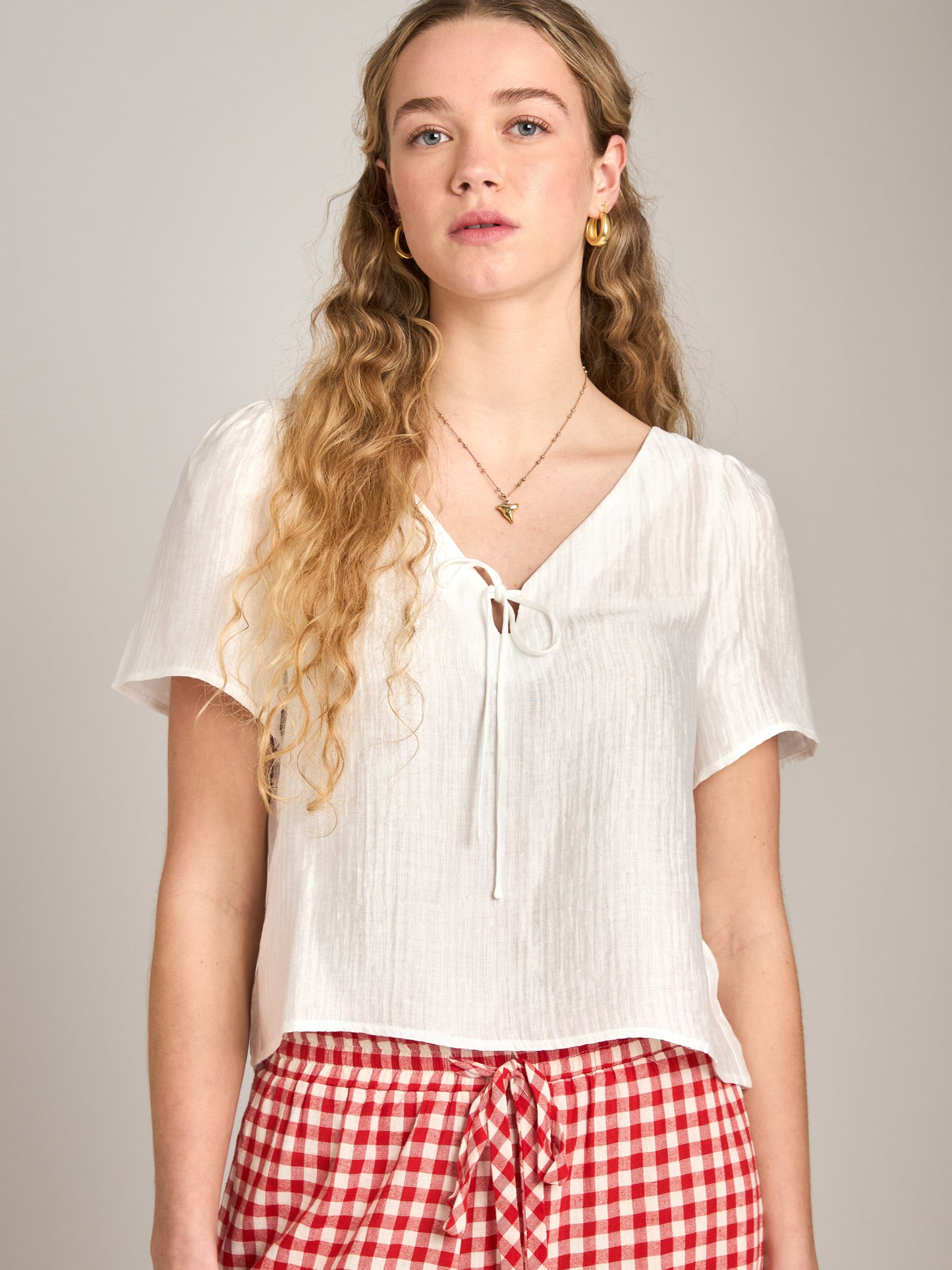 PROPAGANDA - Mello Tie Peephole Top - Vanilla White