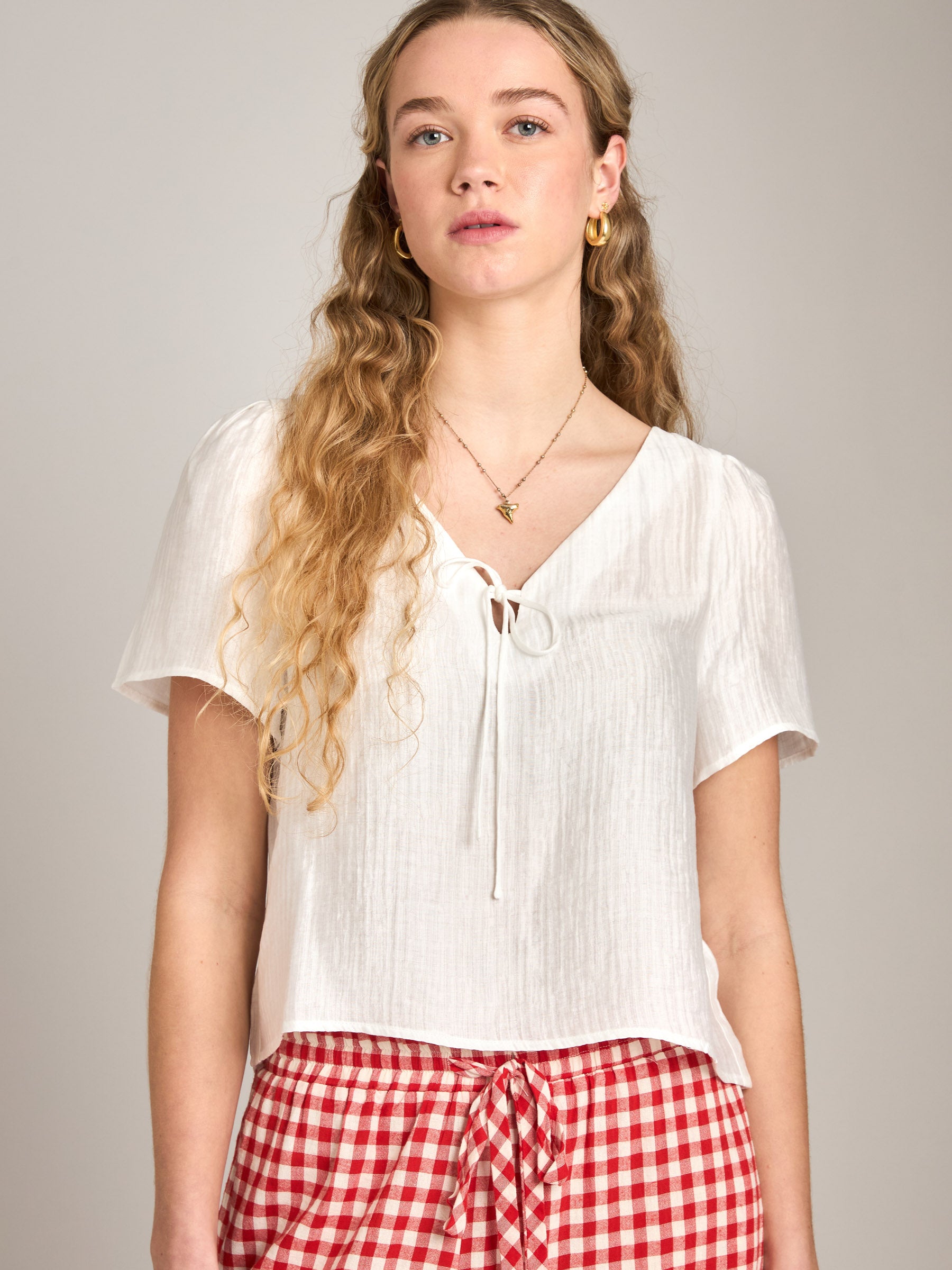 PROPAGANDA - Mello Tie Peephole Top - Vanilla White