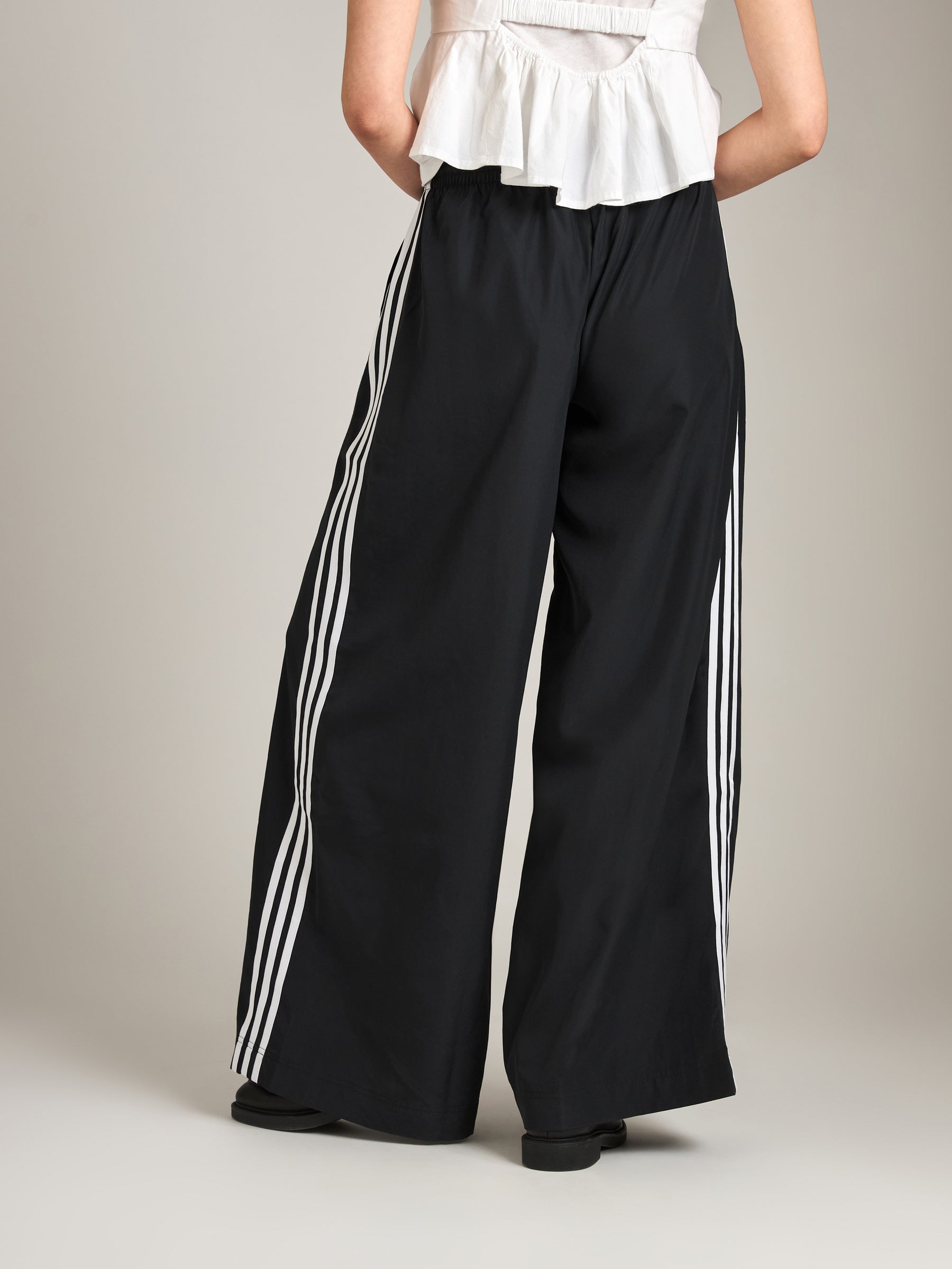 ADIDAS-Oversized Track Pant-Black