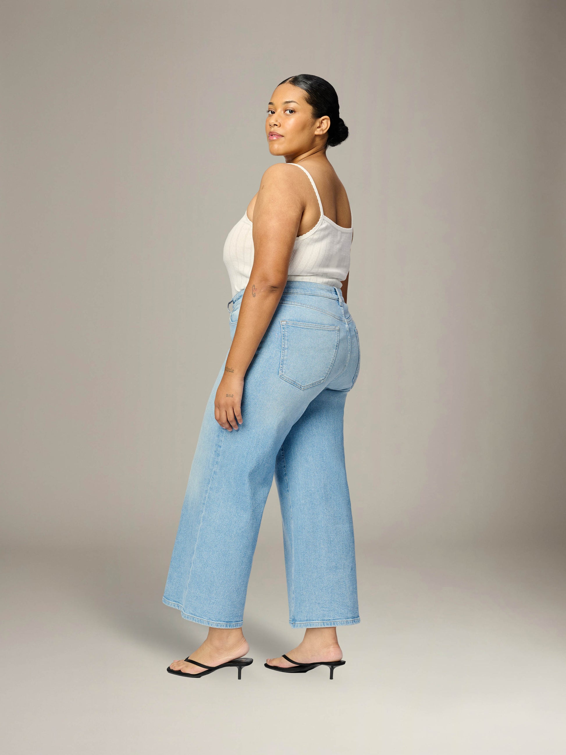 WARP & WEFT - ICN Crop Wide Leg Jeans - Extended Sizing - 