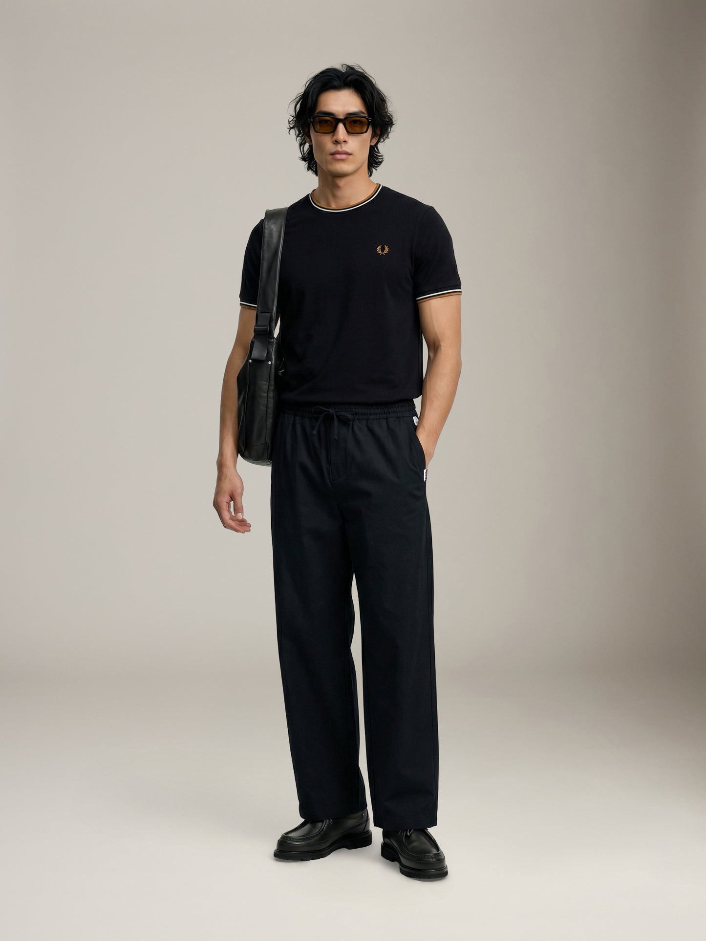 FRED PERRY - Twin Tipped T-Shirt - Black / Ecru / Dark Caramel