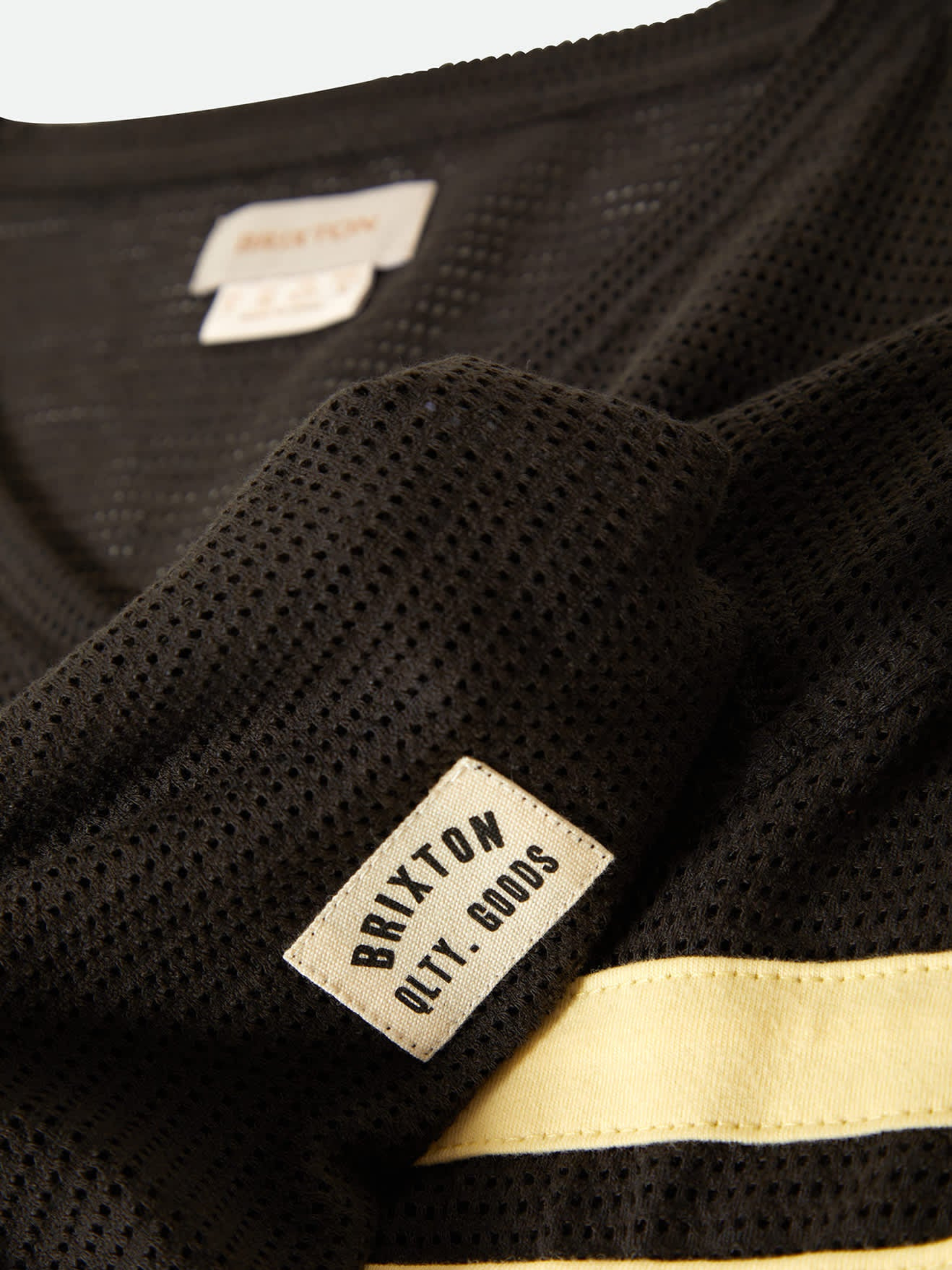 BRIXTON-Varsity Football Mesh Tee-Washed Black