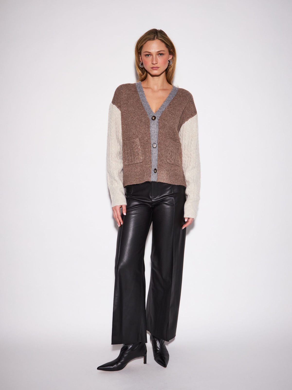 JOHN & JENN - Harlow Colour Block V-neck Cardigan - 