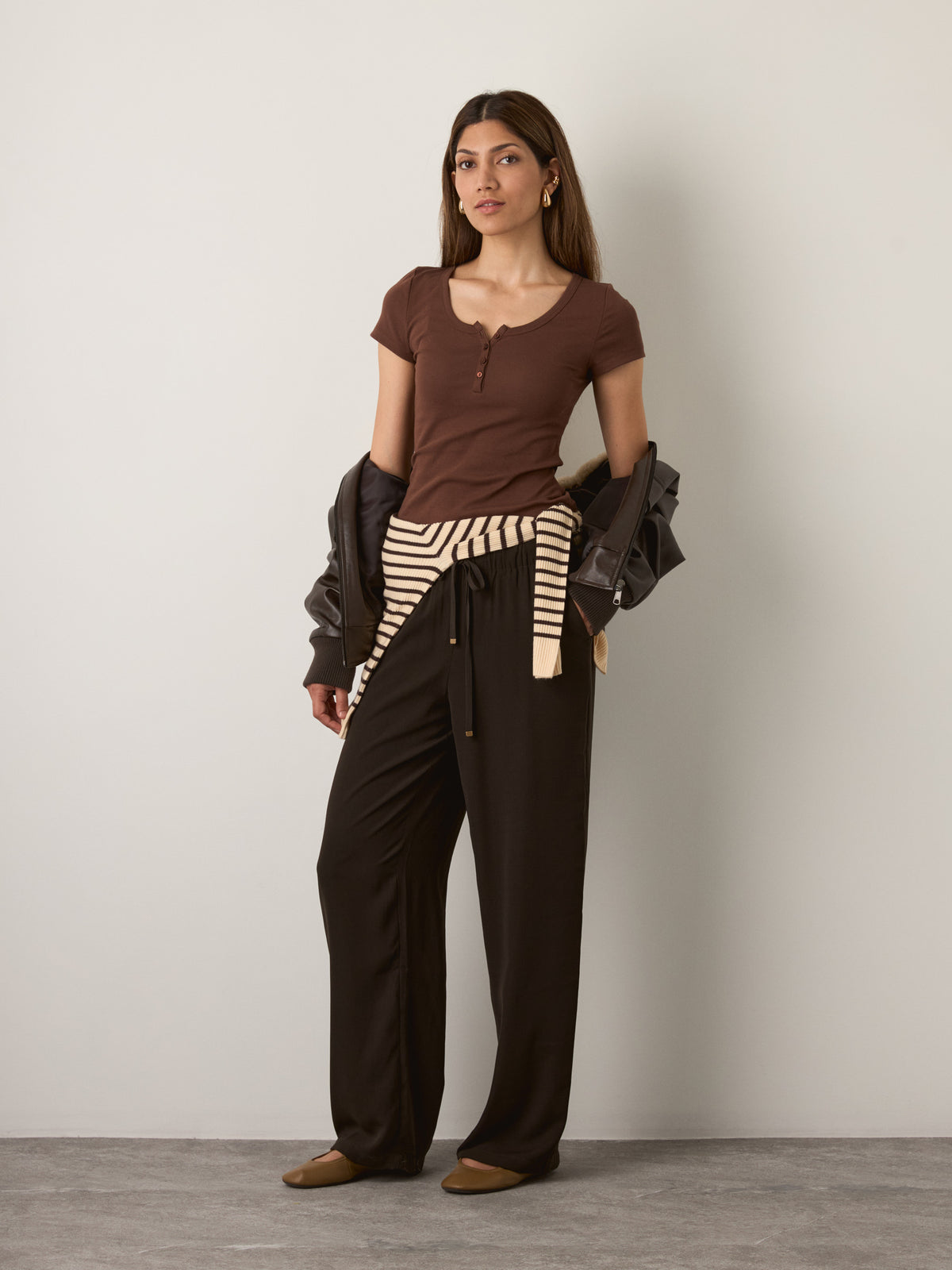 MONK & LOU - Gen Henley T-Shirt - Fudge Brownie