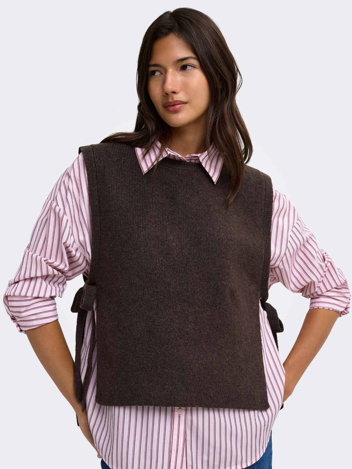 Beate Crewneck Bow Vest