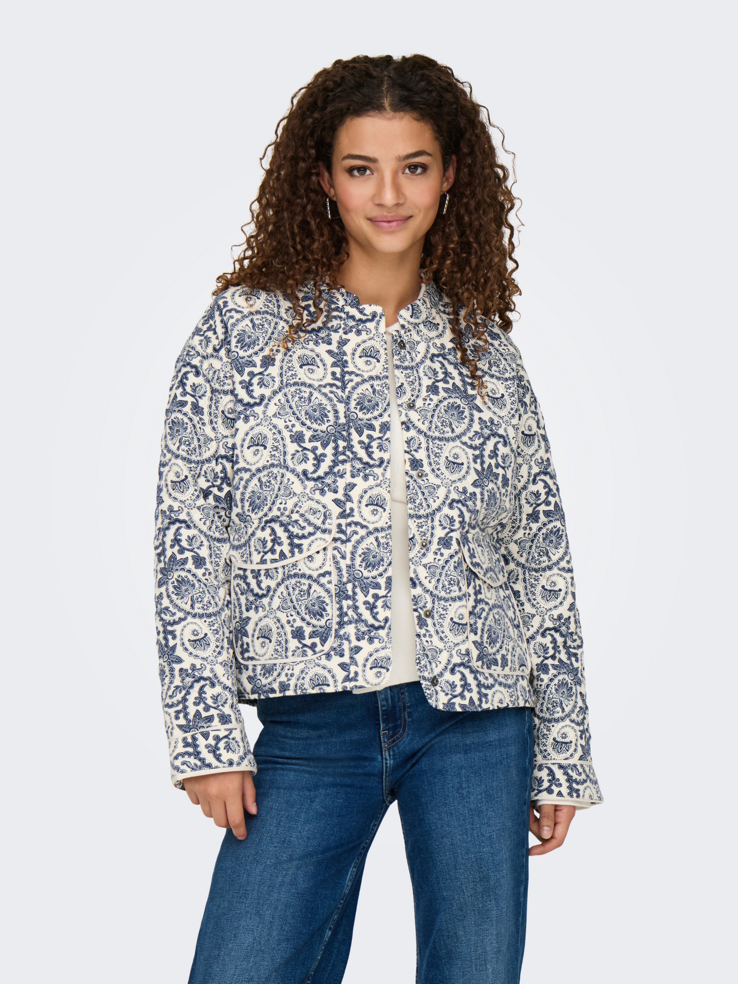 ONLY-Hallie Quilted Print Jacket-Cloud Dancer / Blue Tile Print