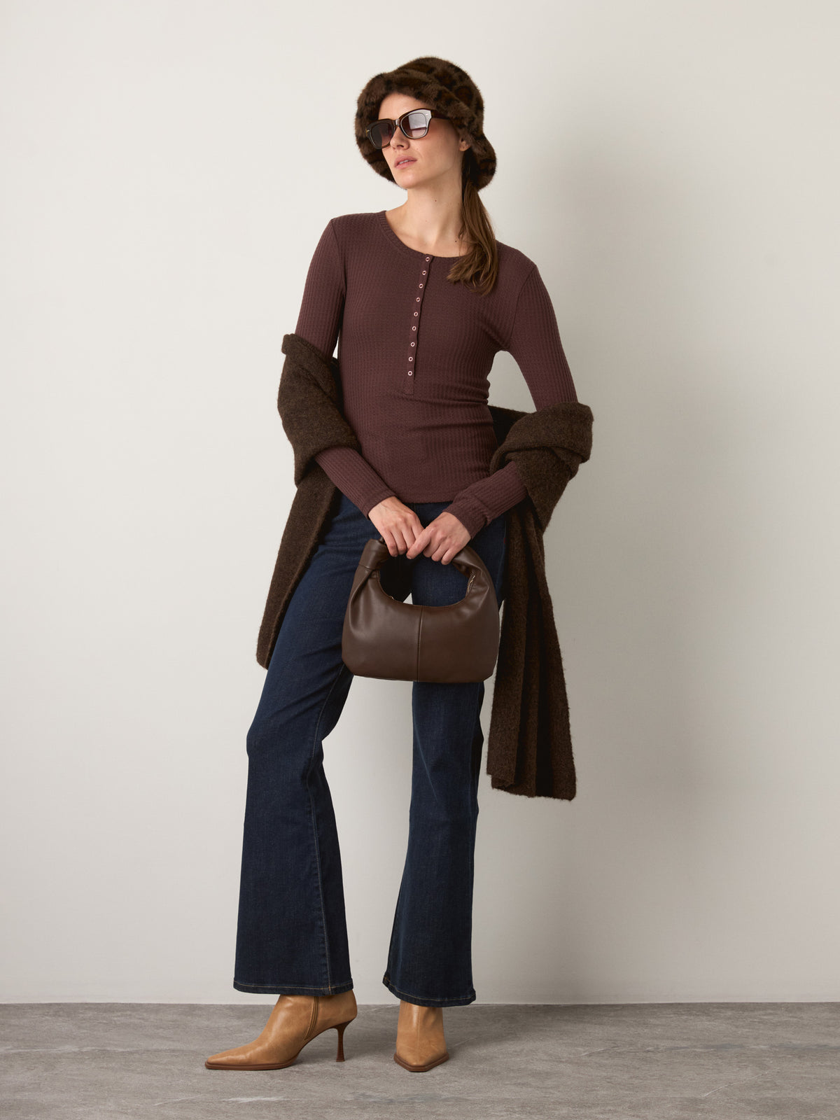 PROPAGANDA - Bea Henley Top - Mocha Brown