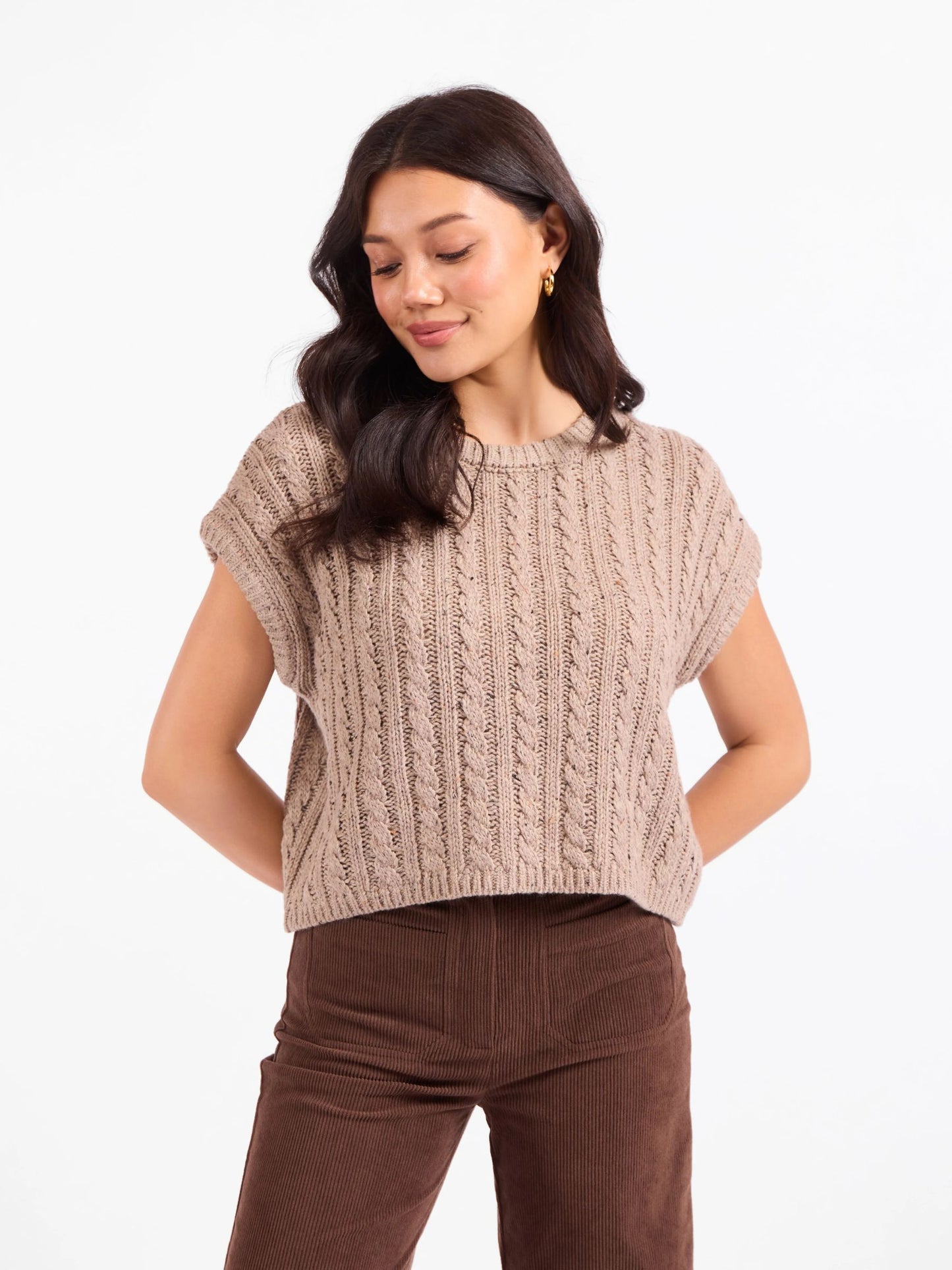 Effortless Cable Knit Sleeveless Sweater