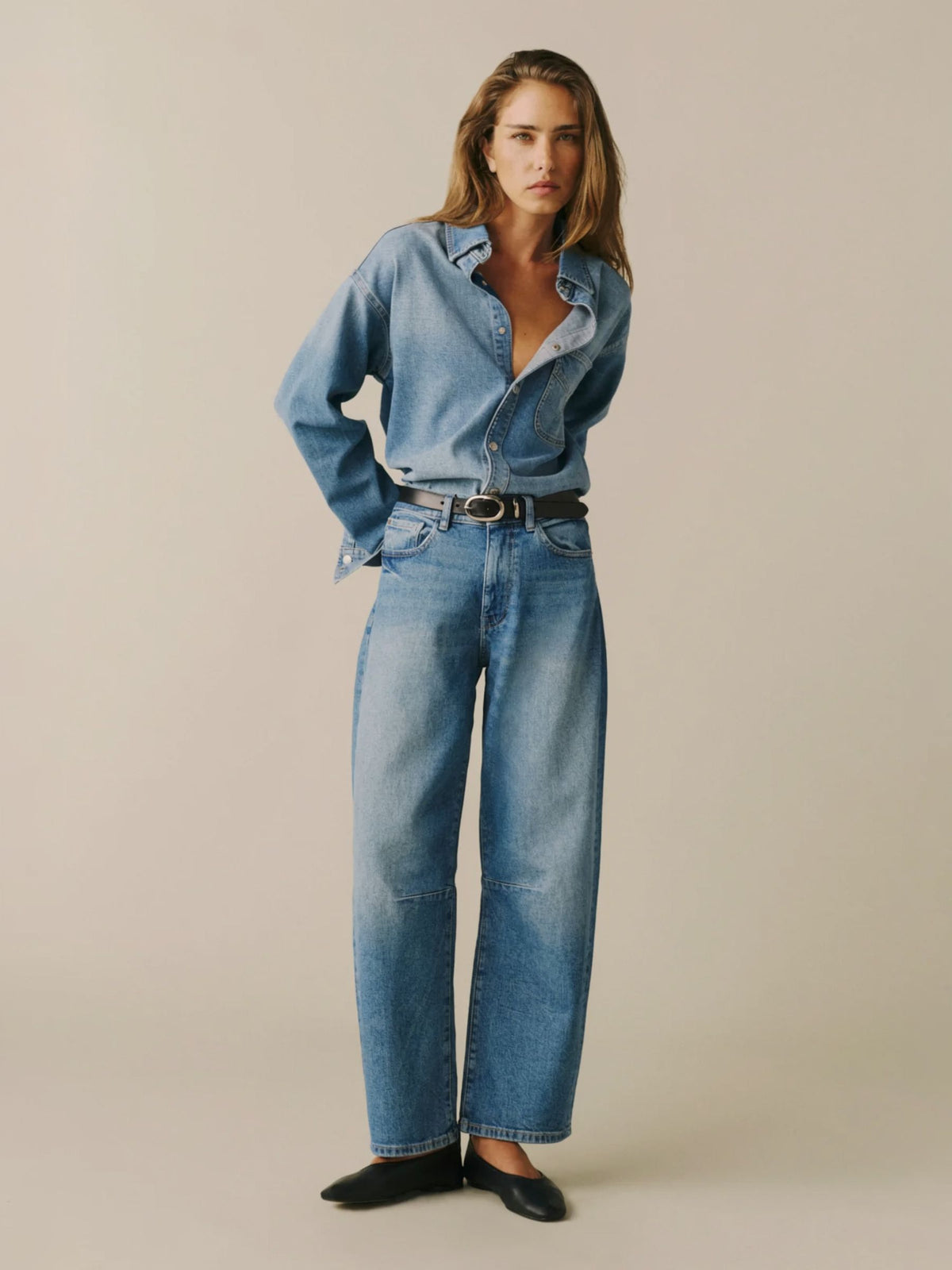 BNA Soft Curve Barrel Jeans